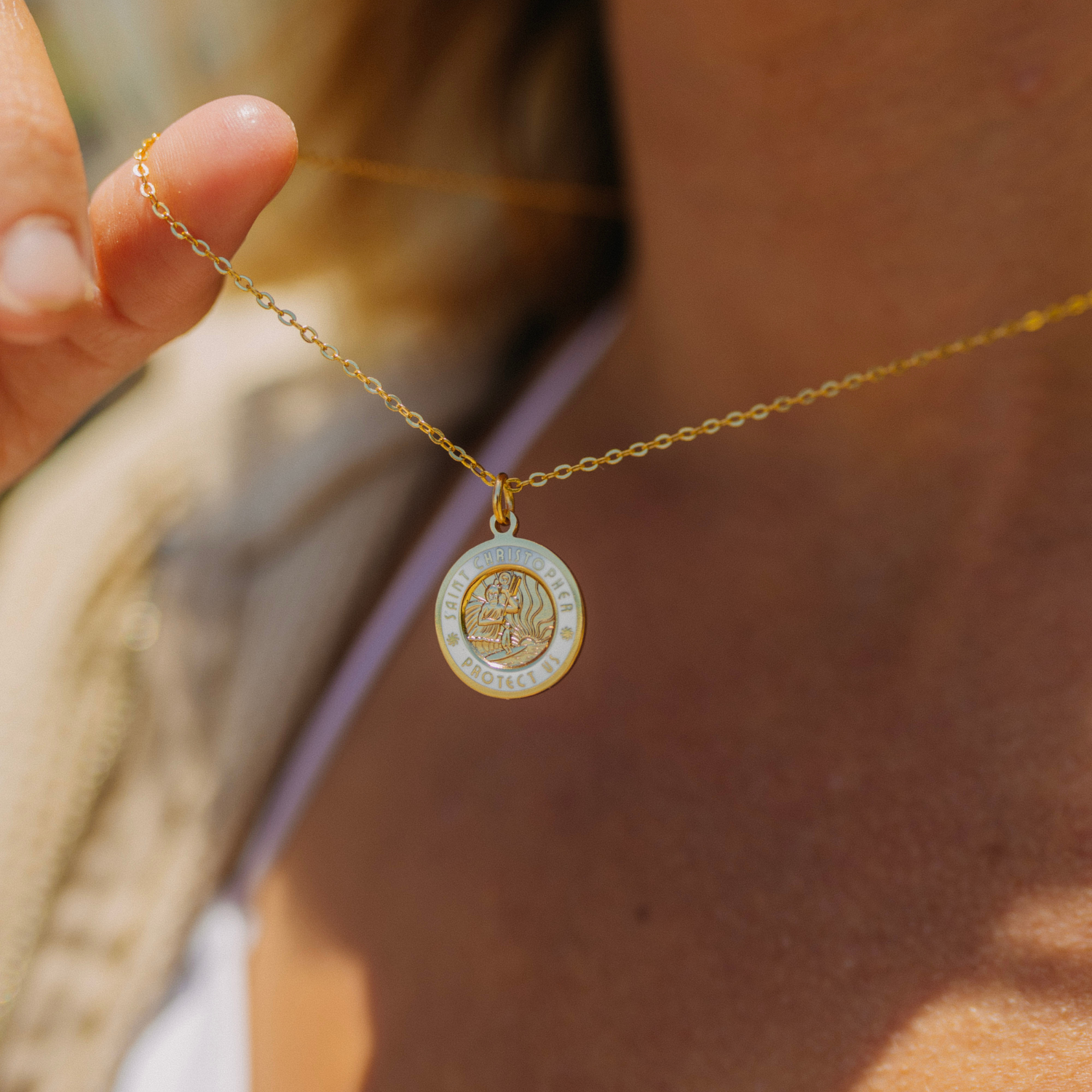 Medium - Gold / White